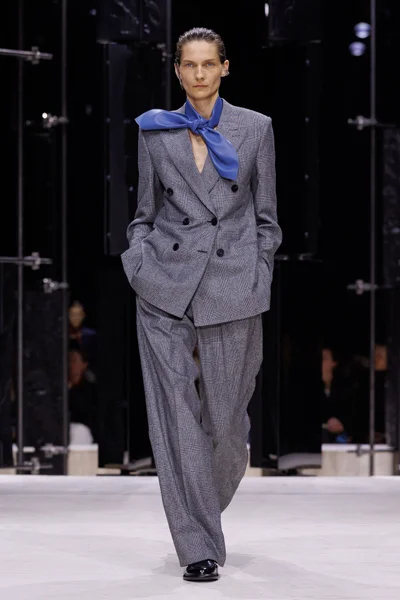 Look 12